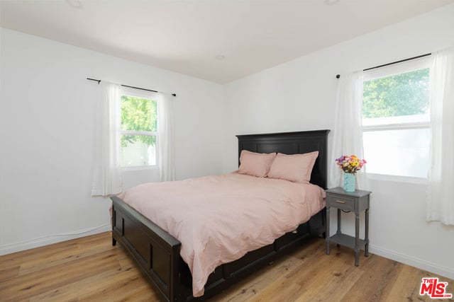 5409 Fallbrook Avenue, Los Angeles, CA 91367 — photo 13 of 37