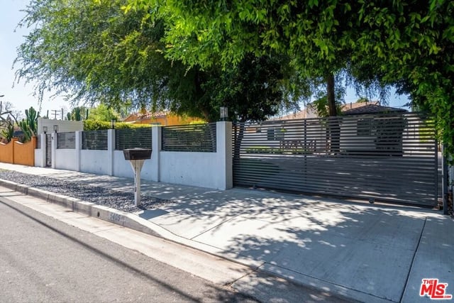 5409 Fallbrook Avenue, Los Angeles, CA 91367 — photo 2 of 37