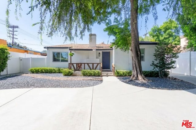 5409 Fallbrook Avenue, Los Angeles, CA 91367 — photo 4 of 37