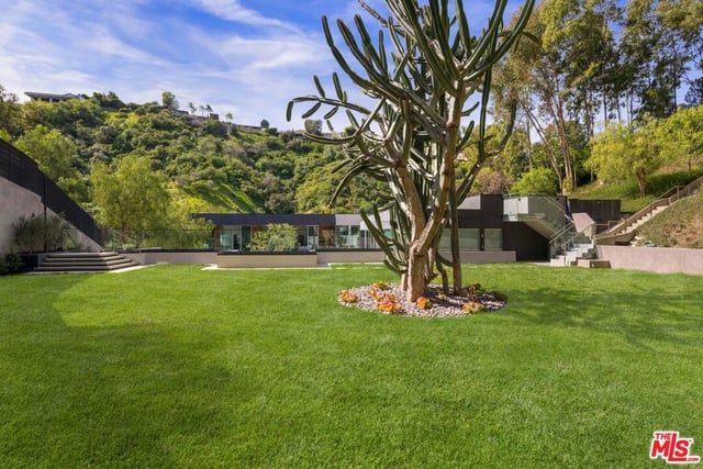 1116 Chantilly Road, Los Angeles, CA 90077 — photo 33 of 46