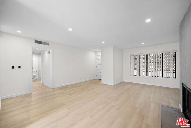 136 S Swall Drive 4, Los Angeles, CA 90048 — photo 17 of 32