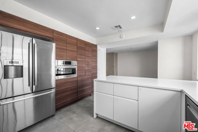 136 S Swall Drive 4, Los Angeles, CA 90048 — photo 8 of 32
