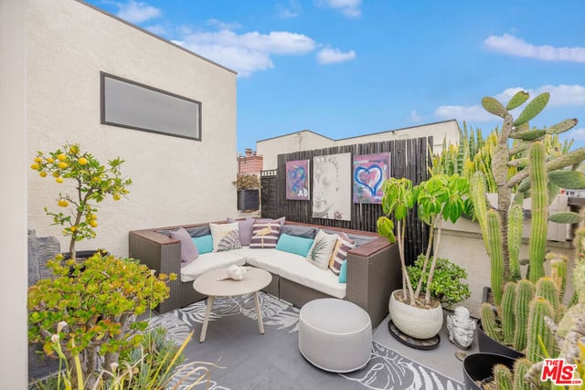 11982 Kiowa Avenue 307, Los Angeles, CA 90049 — photo 19 of 24