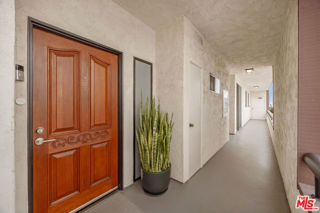 11982 Kiowa Avenue 307, Los Angeles, CA 90049 — photo 21 of 24