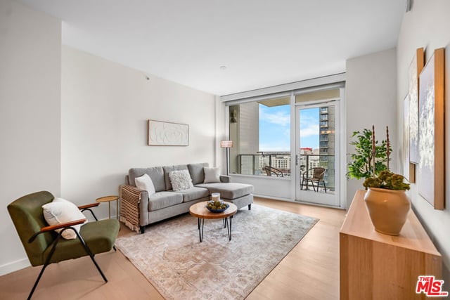 1050 S GRAND Avenue 1303, Los Angeles, CA 90015 — photo 4 of 61