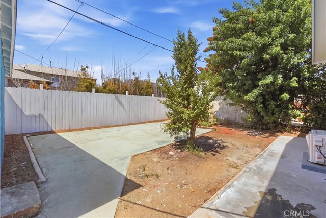 10517 Cimarron, Los Angeles, CA 90047 — photo 20 of 23