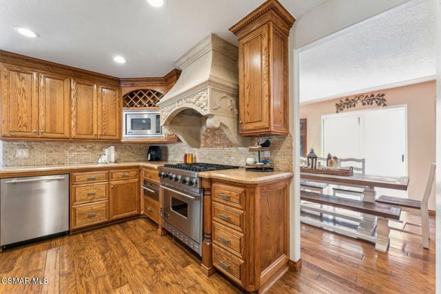 2526 Glenhurst Court, Simi Valley, CA 93063 — photo 11 of 32