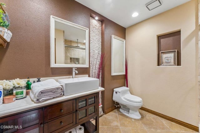 2526 Glenhurst Court, Simi Valley, CA 93063 — photo 15 of 32