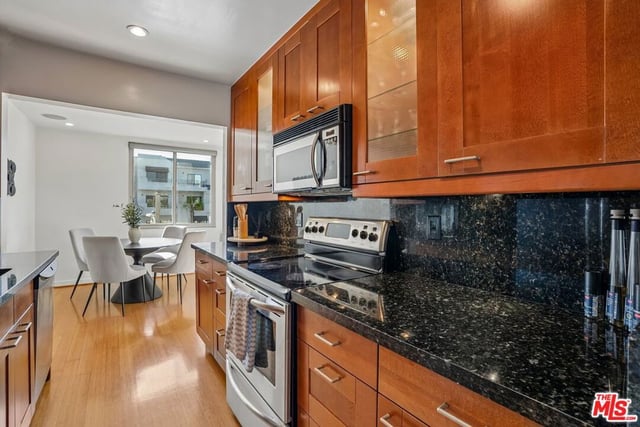 1124 N La Cienega Boulevard 301, West Hollywood, CA 90069 — photo 12 of 20