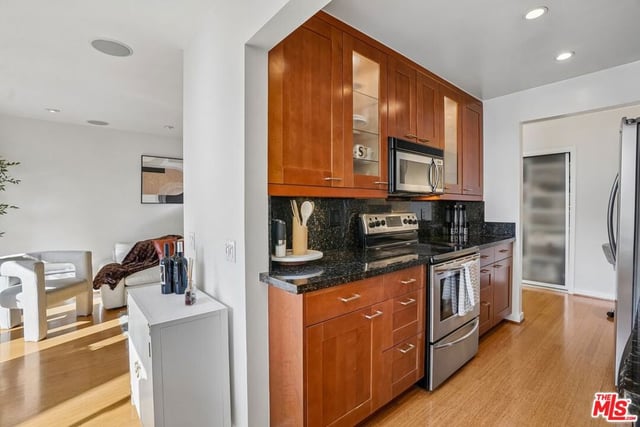 1124 N La Cienega Boulevard 301, West Hollywood, CA 90069 — photo 9 of 20