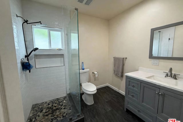 19604 Victory Boulevard, Los Angeles, CA 91335 — photo 6 of 12