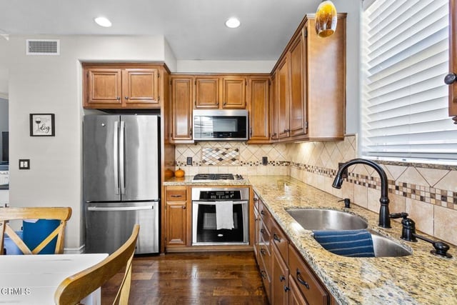 1524 Windshore Way, Oxnard, CA 93035 — photo 12 of 30