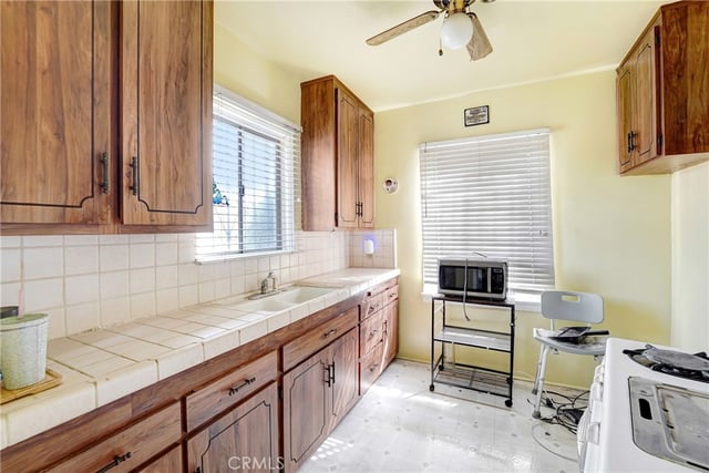 358 E 104th, Los Angeles, CA 90003 — photo 10 of 15