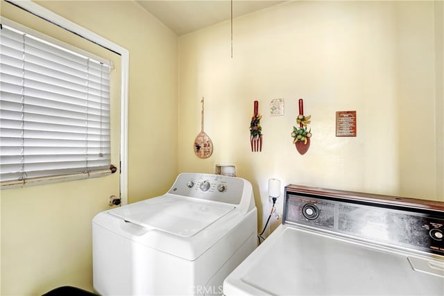358 E 104th, Los Angeles, CA 90003 — photo 11 of 15