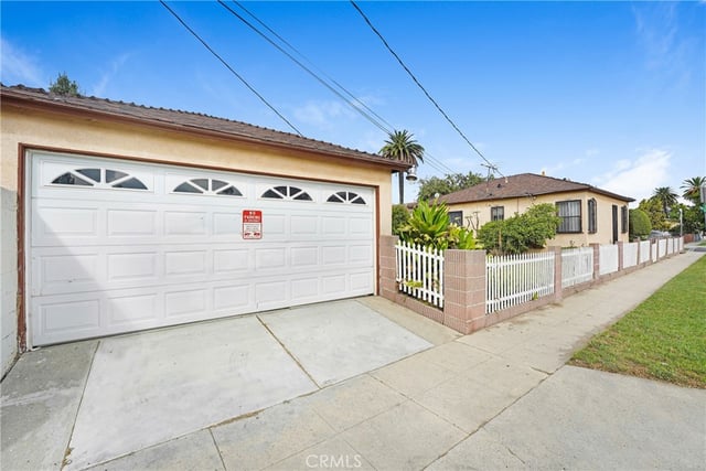 358 E 104th, Los Angeles, CA 90003 — photo 3 of 15