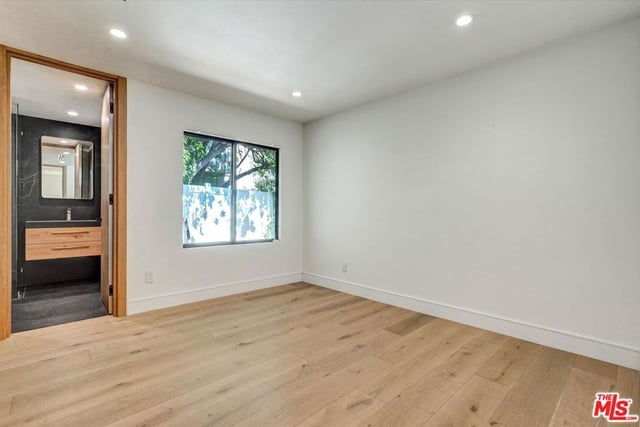 3855 Corbin Avenue, Los Angeles, CA 91356 — photo 23 of 34