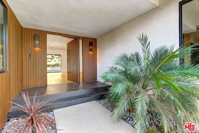 3855 Corbin Avenue, Los Angeles, CA 91356 — photo 3 of 34