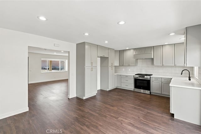 24361 Wabuska, Newhall, CA 91321 — photo 10 of 31