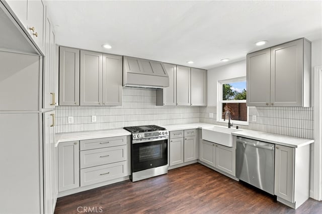 24361 Wabuska, Newhall, CA 91321 — photo 14 of 31