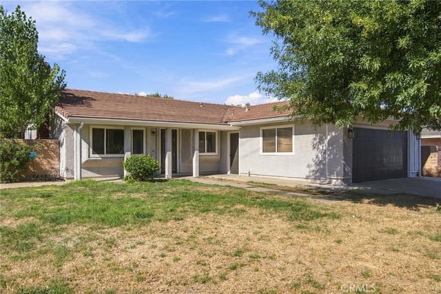 24361 Wabuska, Newhall, CA 91321 — photo 2 of 31