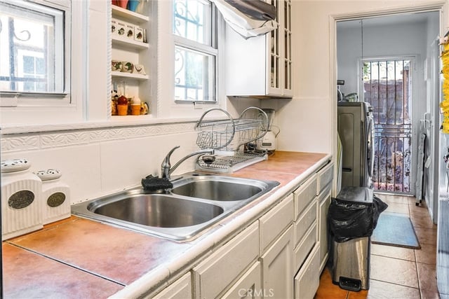 2028 W 84th, Los Angeles, CA 90047 — photo 13 of 22