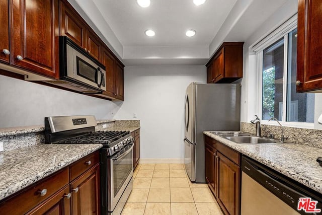 1401 S St Andrews Place 209, Los Angeles, CA 90019 — photo 7 of 15