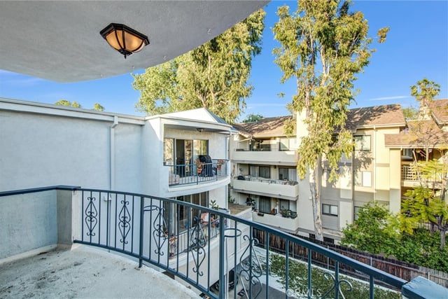 972 E California 304, Pasadena, CA 91106 — photo 34 of 37