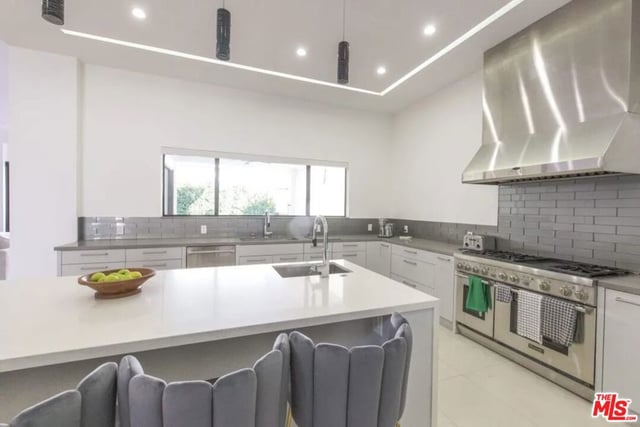 748 N Detroit Street, Los Angeles, CA 90046 — photo 14 of 23
