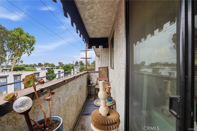 18530 Hatteras Street 337, Tarzana, CA 91356 — photo 24 of 32