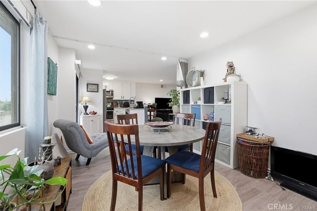 18530 Hatteras Street 337, Tarzana, CA 91356 — photo 5 of 32