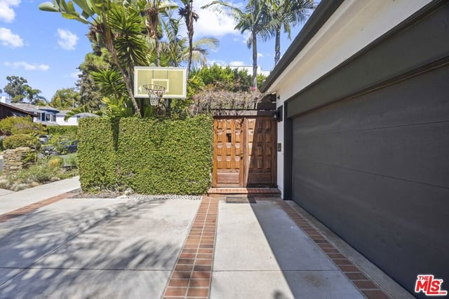 540 Dryad Road, Los Angeles, CA 90402 — photo 4 of 60