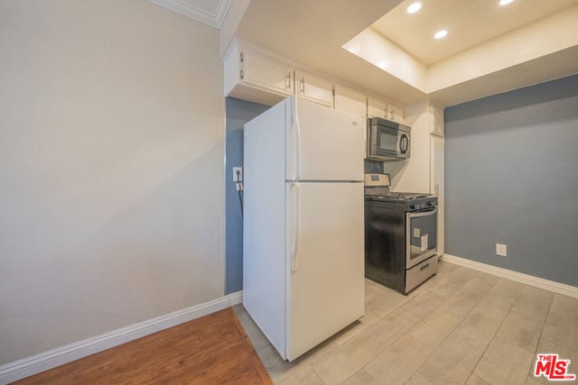 11120 Moorpark Street 2, Toluca Lake, CA 91602 — photo 9 of 21