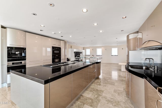 4015 Ocean Drive, Oxnard, CA 93035 — photo 13 of 46