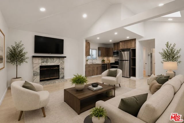 806 Navy Street, Santa Monica, CA 90405 — photo 3 of 22
