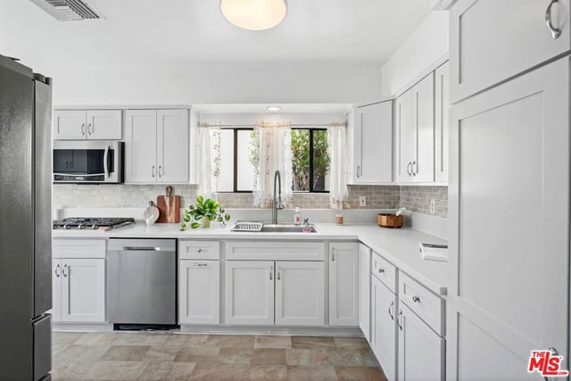924 E Glenoaks Boulevard, Glendale, CA 91207 — photo 12 of 58
