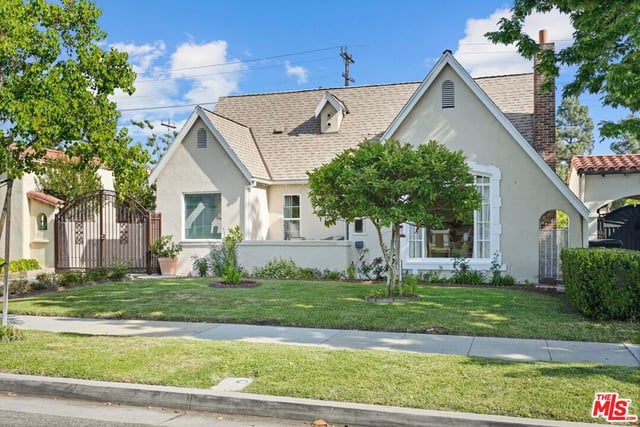 924 E Glenoaks Boulevard, Glendale, CA 91207 — photo 2 of 58