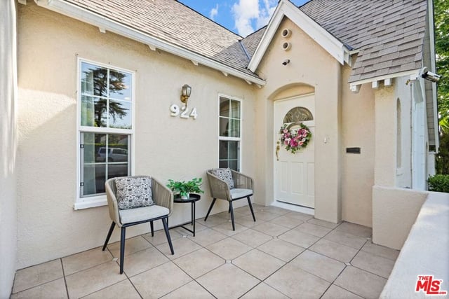 924 E Glenoaks Boulevard, Glendale, CA 91207 — photo 3 of 58