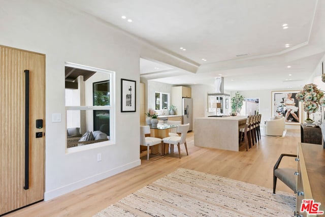 440 W Fairview Boulevard, Inglewood, CA 90302 — photo 10 of 38