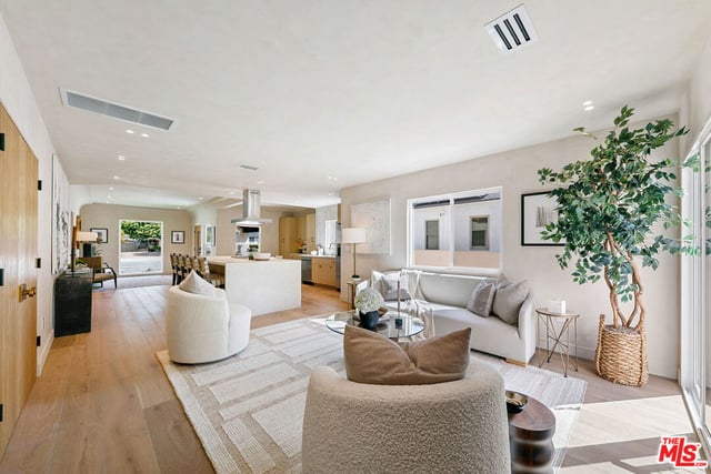 440 W Fairview Boulevard, Inglewood, CA 90302 — photo 17 of 38