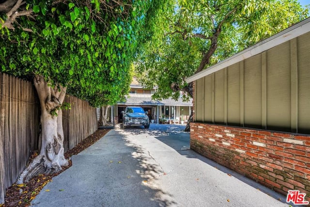 2652 N Beachwood Drive, Los Angeles, CA 90068 — photo 37 of 42
