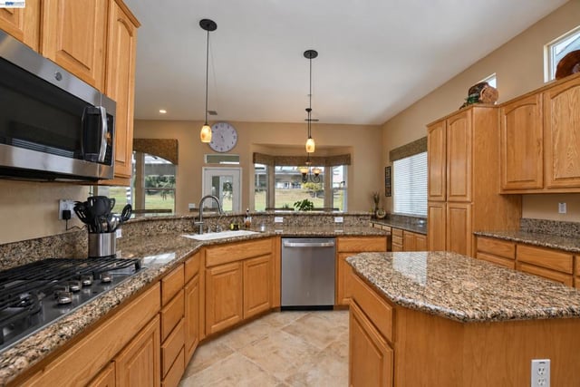 1117 Burghley Ln, Brentwood, CA 94513 — photo 18 of 52