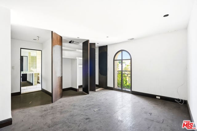 1754 Sunset Plaza Drive, Los Angeles, CA 90069 — photo 18 of 36