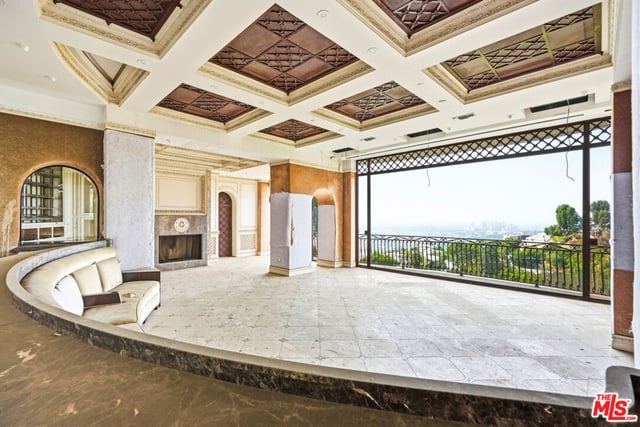 1754 Sunset Plaza Drive, Los Angeles, CA 90069 — photo 4 of 36