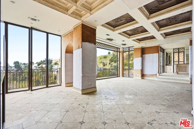 1754 Sunset Plaza Drive, Los Angeles, CA 90069 — photo 6 of 36