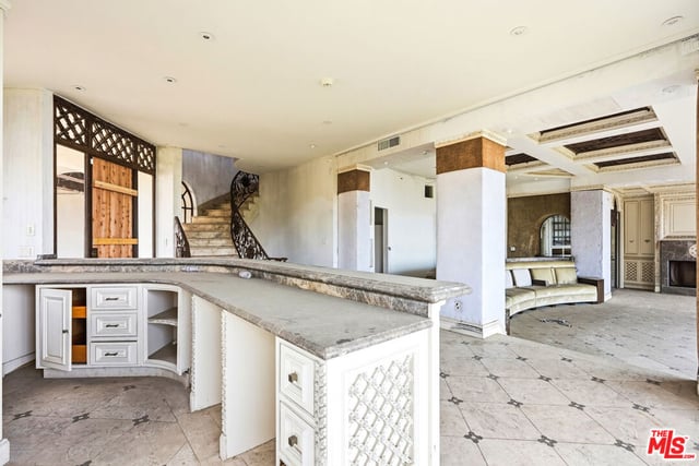 1754 Sunset Plaza Drive, Los Angeles, CA 90069 — photo 8 of 36