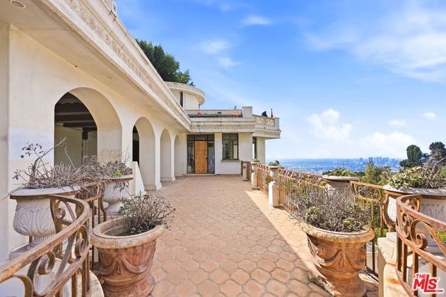 1754 Sunset Plaza Drive, Los Angeles, CA 90069 — photo 9 of 36