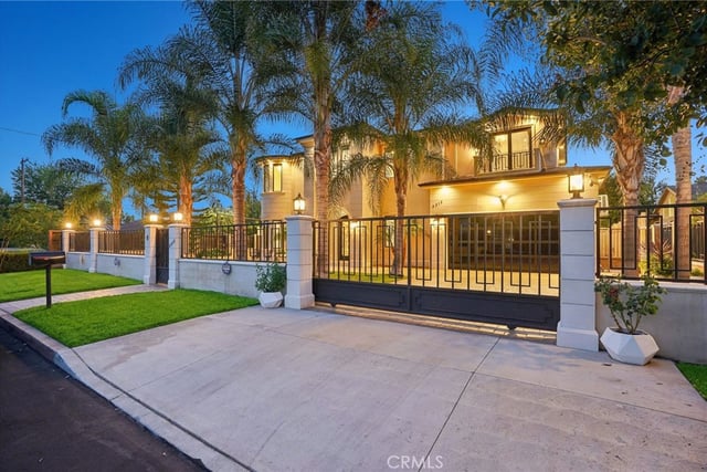 5513 Murietta Avenue, Sherman Oaks, CA 91401 — photo 2 of 74