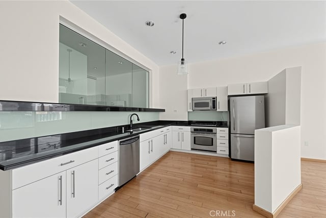 1100 Wilshire Boulevard 2207, Los Angeles, CA 90017 — photo 10 of 35