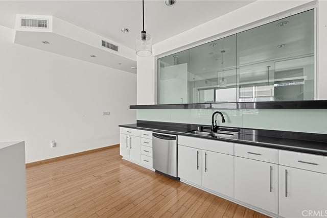 1100 Wilshire Boulevard 2207, Los Angeles, CA 90017 — photo 13 of 35
