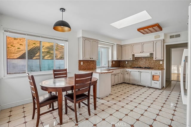 12384 Woodley Avenue, Granada Hills, CA 91344 — photo 11 of 46